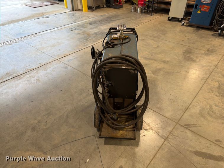 image for item FG0805 Miller Millermatic 250X welder