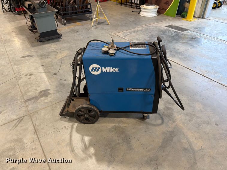 image for item FG0806 Miller Millermatic 252 welder