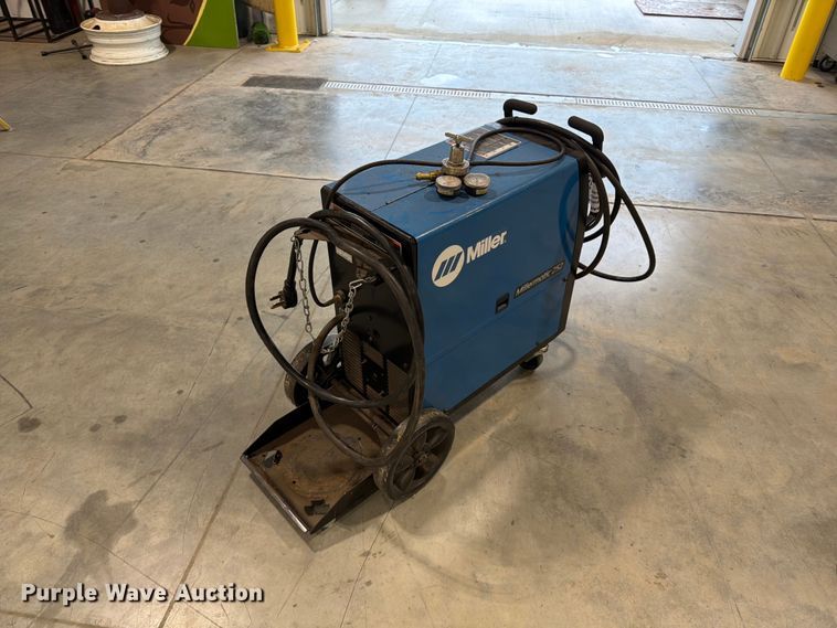 image for item FG0806 Miller Millermatic 252 welder