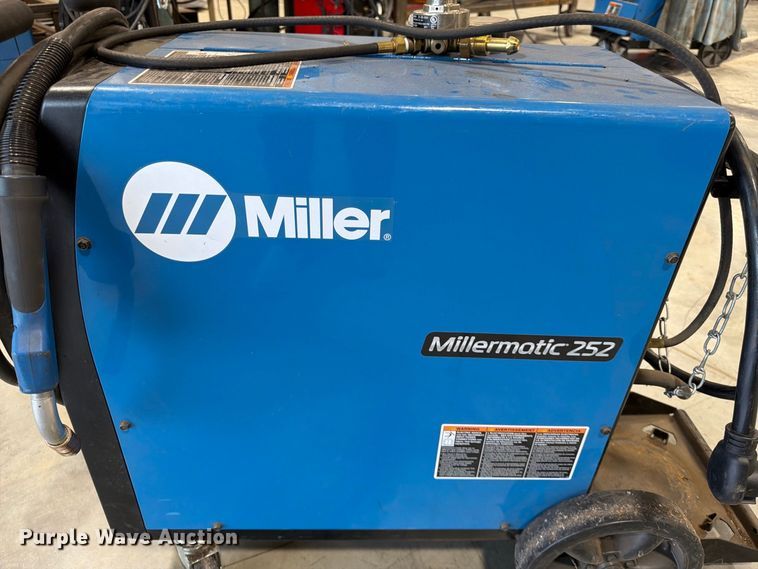 image for item FG0806 Miller Millermatic 252 welder