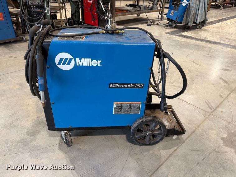 image for item FG0806 Miller Millermatic 252 welder