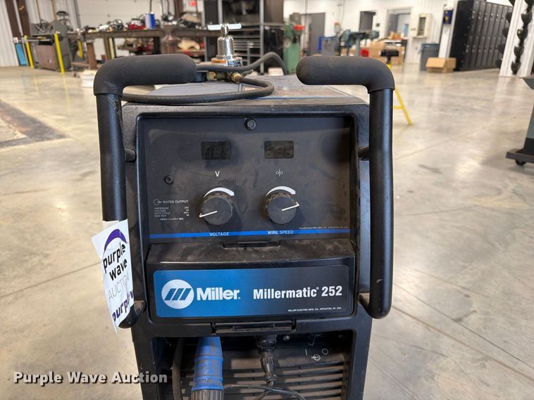 image for item FG0806 Miller Millermatic 252 welder