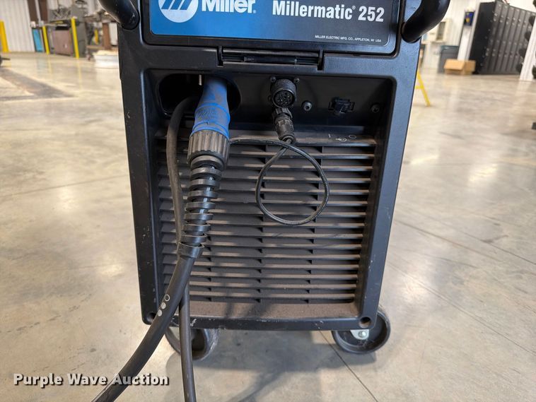 image for item FG0806 Miller Millermatic 252 welder