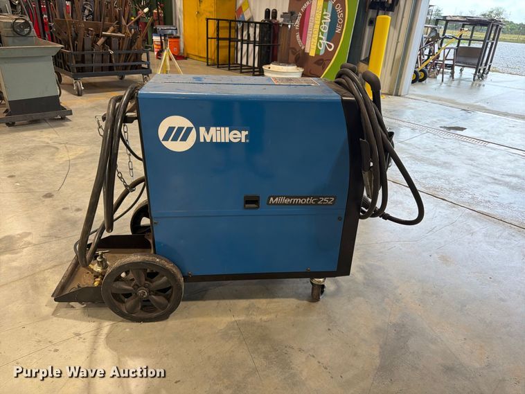 image for item FG0806 Miller Millermatic 252 welder