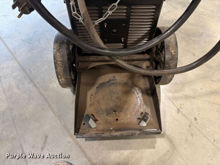 image for item FG0806 Miller Millermatic 252 welder