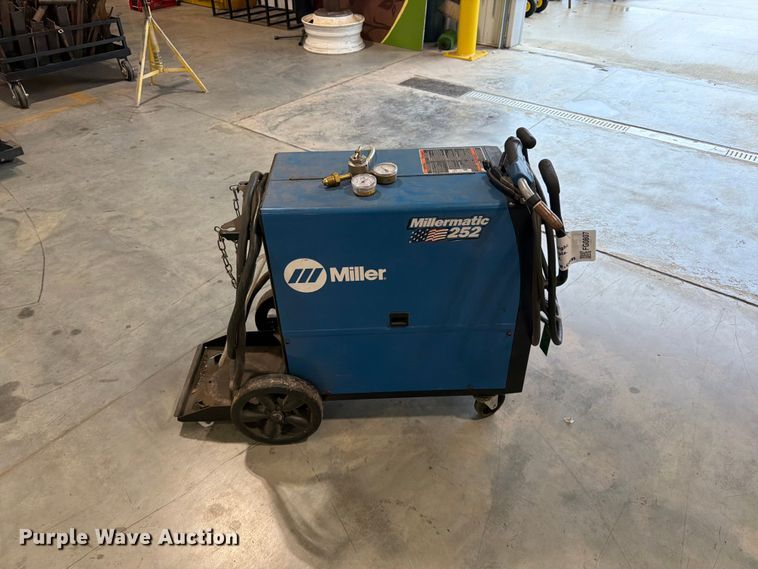 image for item FG0807 Miller Millermatic 252 welder
