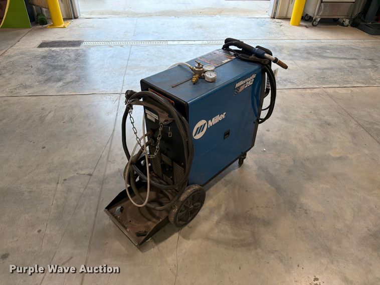 image for item FG0807 Miller Millermatic 252 welder