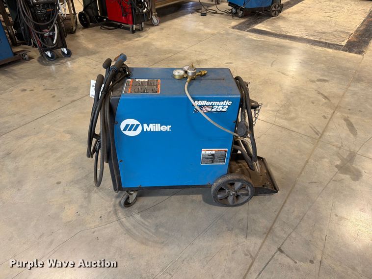 image for item FG0807 Miller Millermatic 252 welder