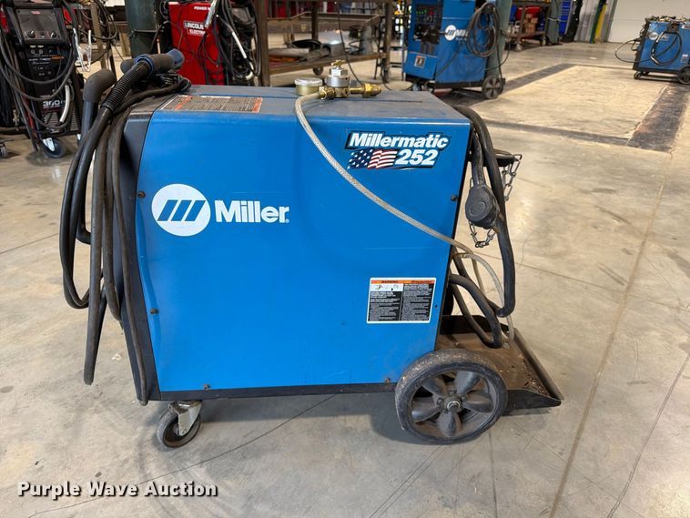 image for item FG0807 Miller Millermatic 252 welder