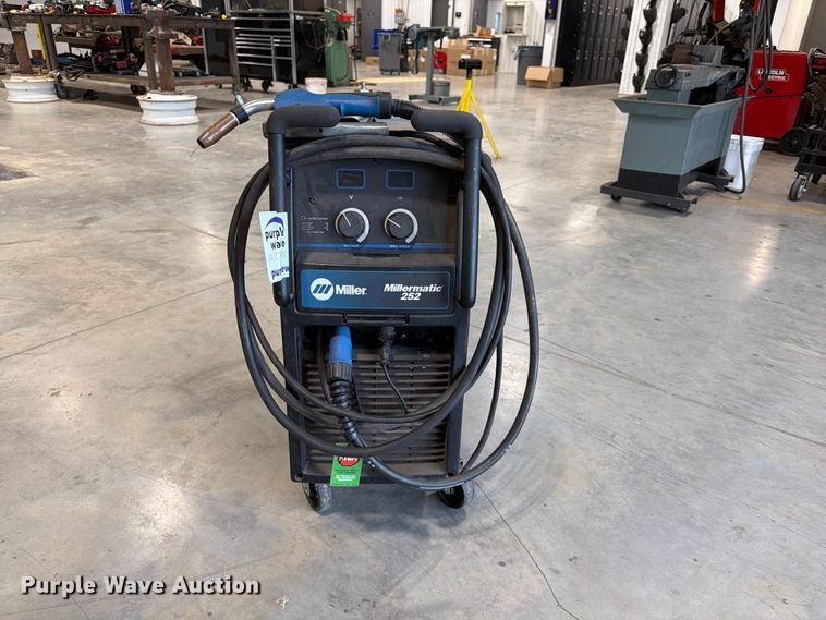 image for item FG0807 Miller Millermatic 252 welder