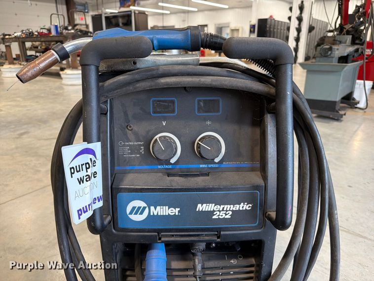 image for item FG0807 Miller Millermatic 252 welder