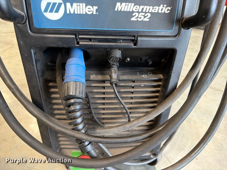 image for item FG0807 Miller Millermatic 252 welder