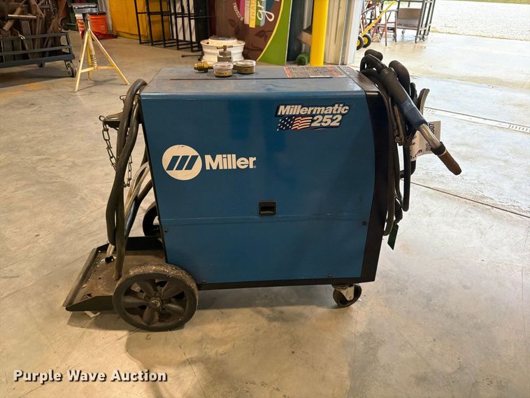 image for item FG0807 Miller Millermatic 252 welder