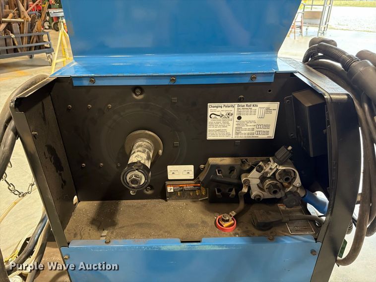 image for item FG0807 Miller Millermatic 252 welder
