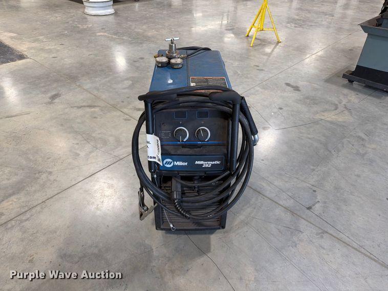 image for item FG0808 Miller Millermatic 252 welder