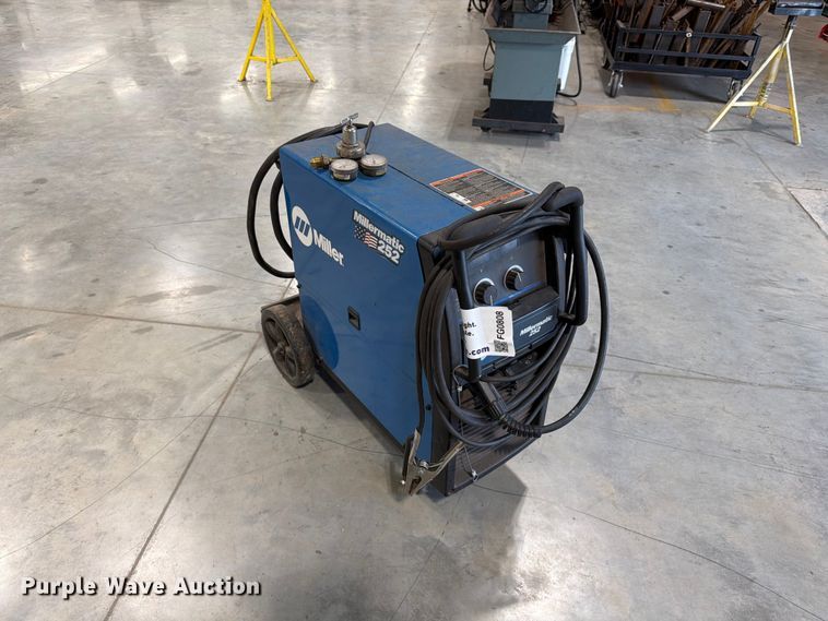 image for item FG0808 Miller Millermatic 252 welder