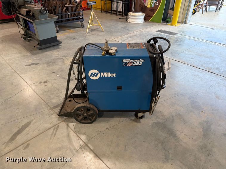 image for item FG0808 Miller Millermatic 252 welder