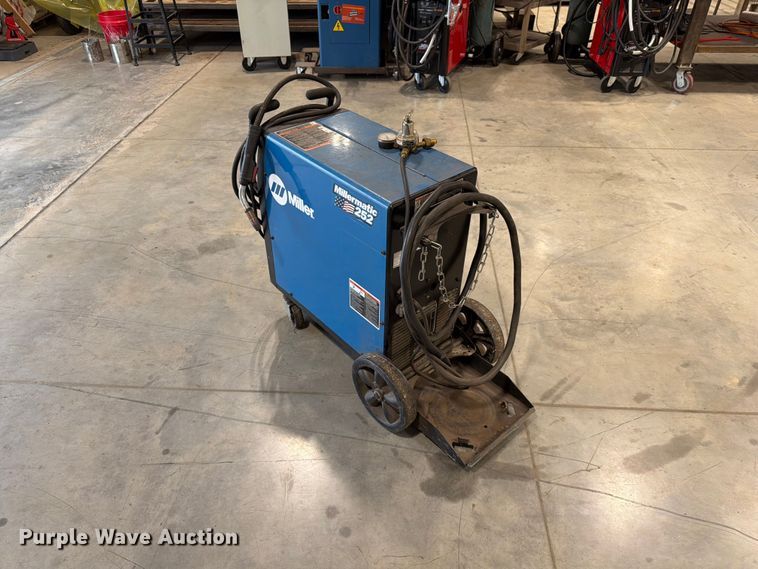 image for item FG0808 Miller Millermatic 252 welder