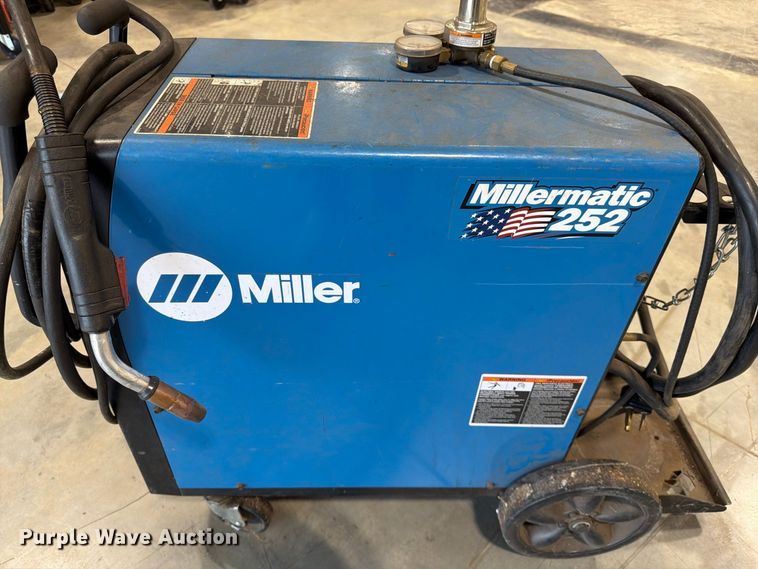 image for item FG0808 Miller Millermatic 252 welder
