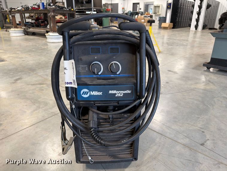 image for item FG0808 Miller Millermatic 252 welder