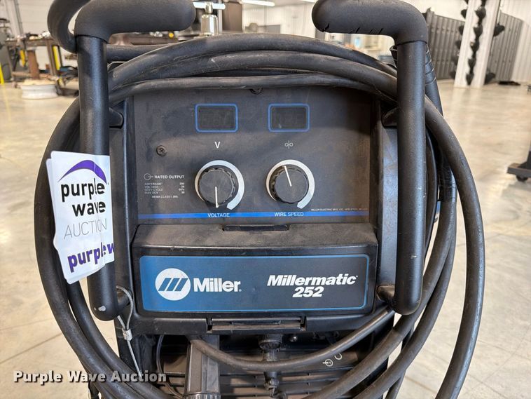 image for item FG0808 Miller Millermatic 252 welder