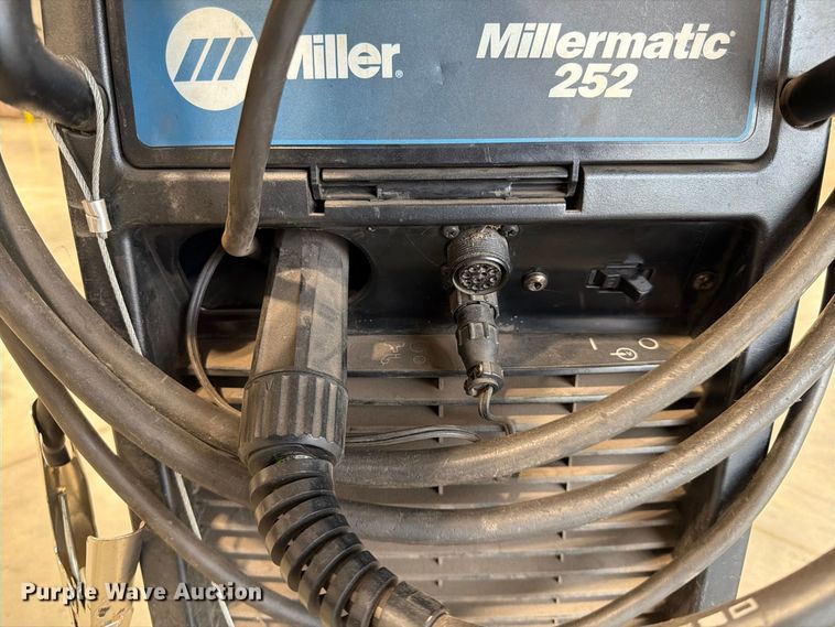 image for item FG0808 Miller Millermatic 252 welder