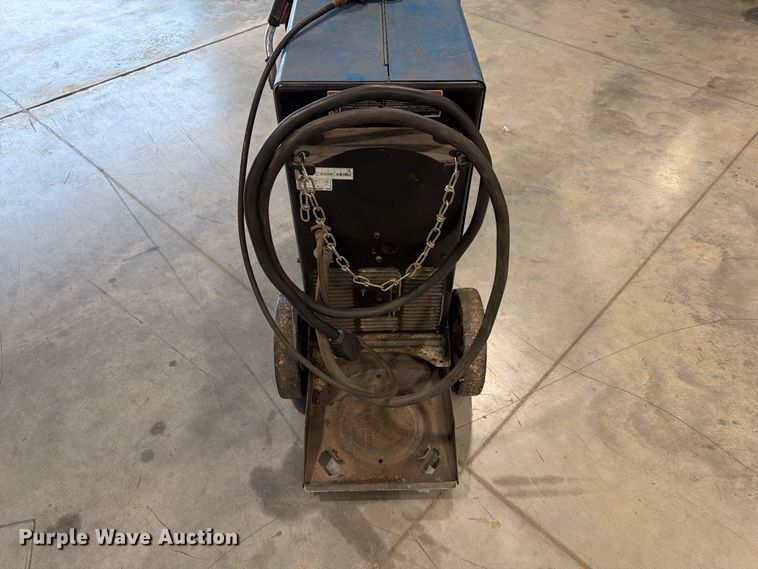 image for item FG0808 Miller Millermatic 252 welder