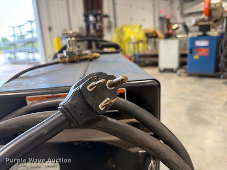 image for item FG0808 Miller Millermatic 252 welder