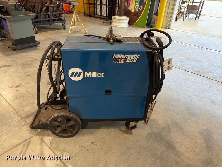 image for item FG0808 Miller Millermatic 252 welder