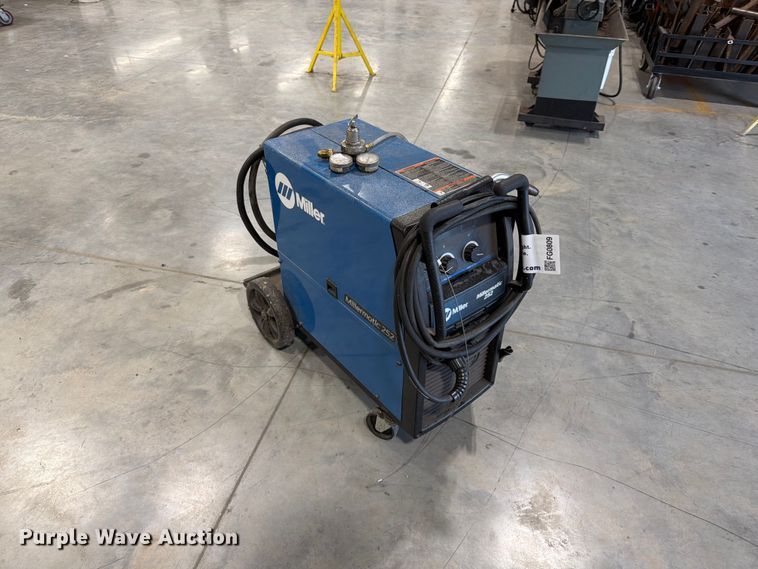 image for item FG0809 Miller Millermatic 252 welder