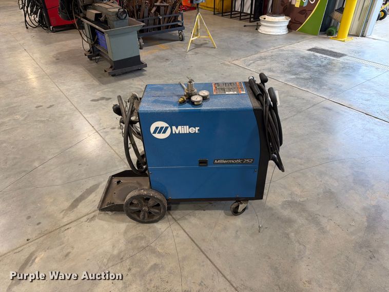 image for item FG0809 Miller Millermatic 252 welder
