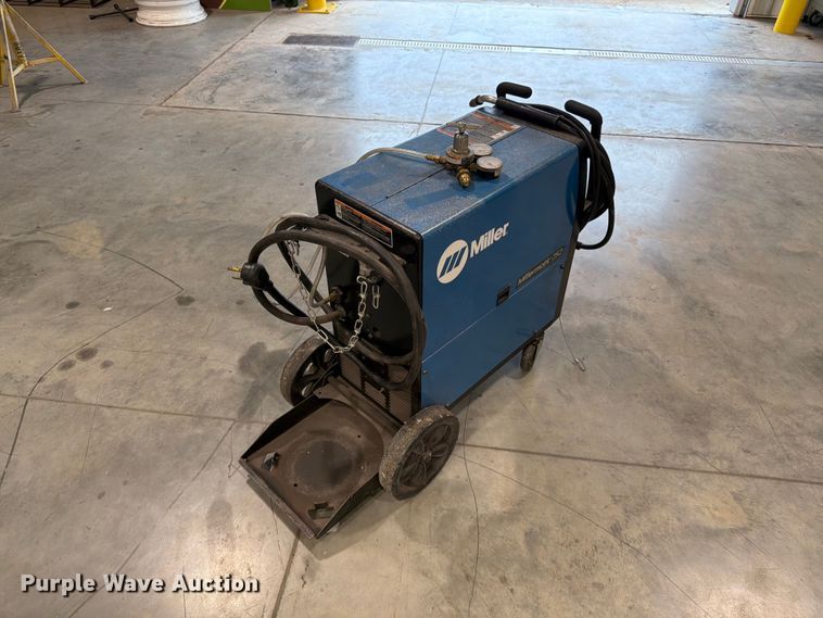 image for item FG0809 Miller Millermatic 252 welder