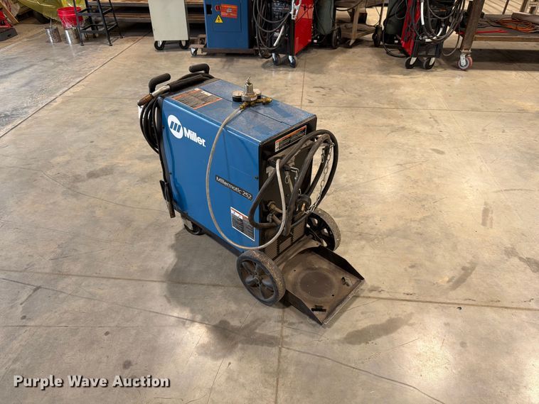 image for item FG0809 Miller Millermatic 252 welder