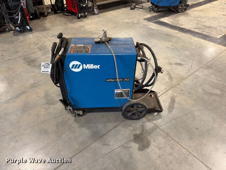 image for item FG0809 Miller Millermatic 252 welder