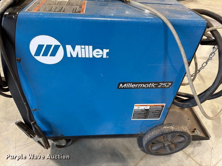 image for item FG0809 Miller Millermatic 252 welder