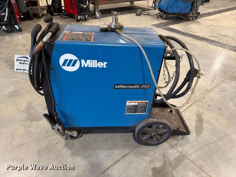 image for item FG0809 Miller Millermatic 252 welder