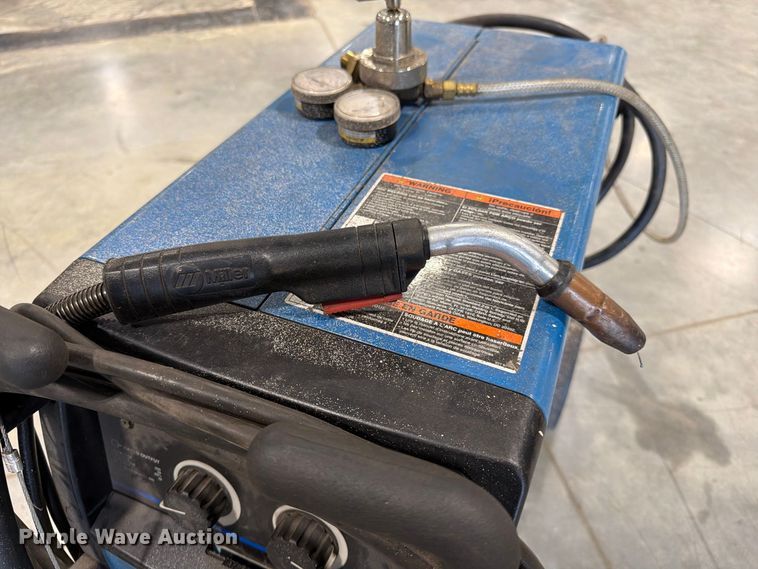image for item FG0809 Miller Millermatic 252 welder