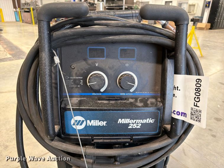 image for item FG0809 Miller Millermatic 252 welder