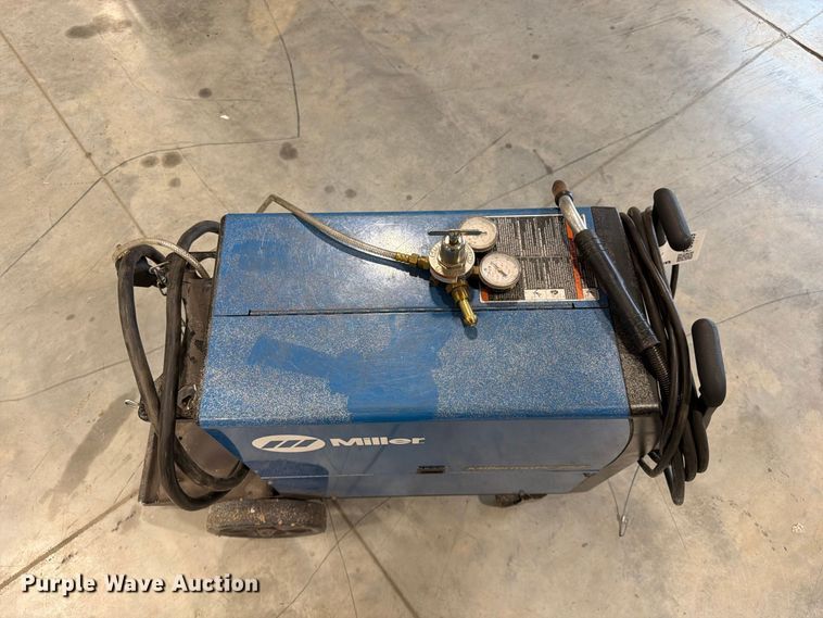 image for item FG0809 Miller Millermatic 252 welder