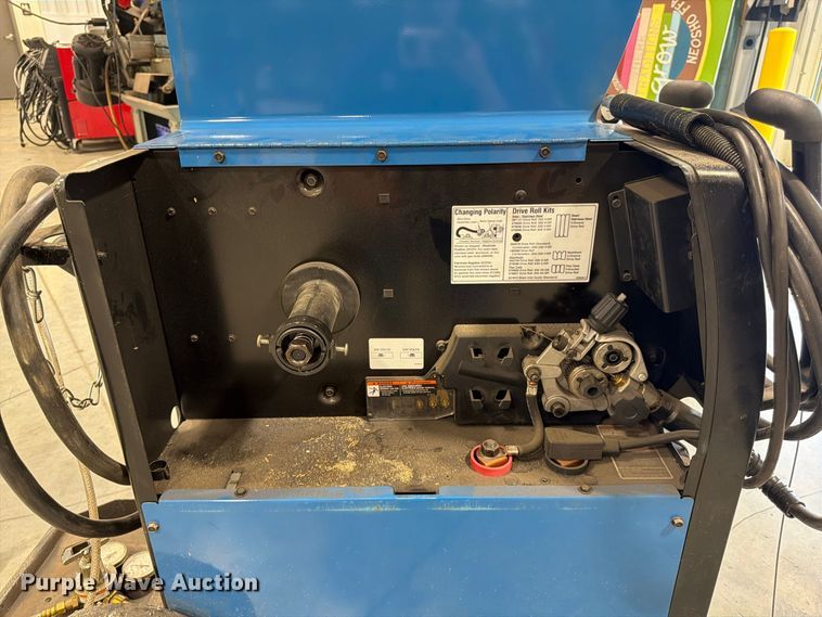 image for item FG0809 Miller Millermatic 252 welder