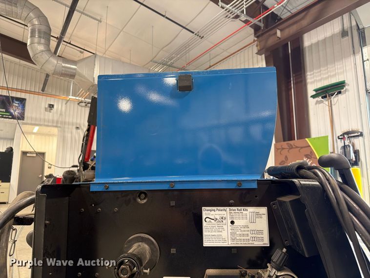 image for item FG0809 Miller Millermatic 252 welder