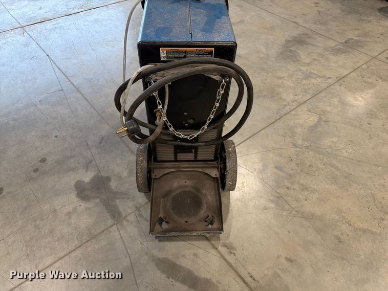 image for item FG0809 Miller Millermatic 252 welder