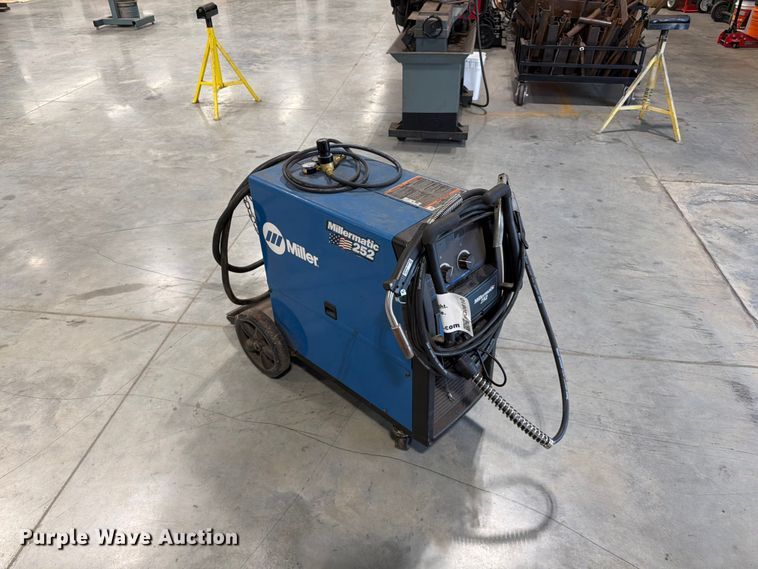 image for item FG0810 Miller Millermatic 252 welder