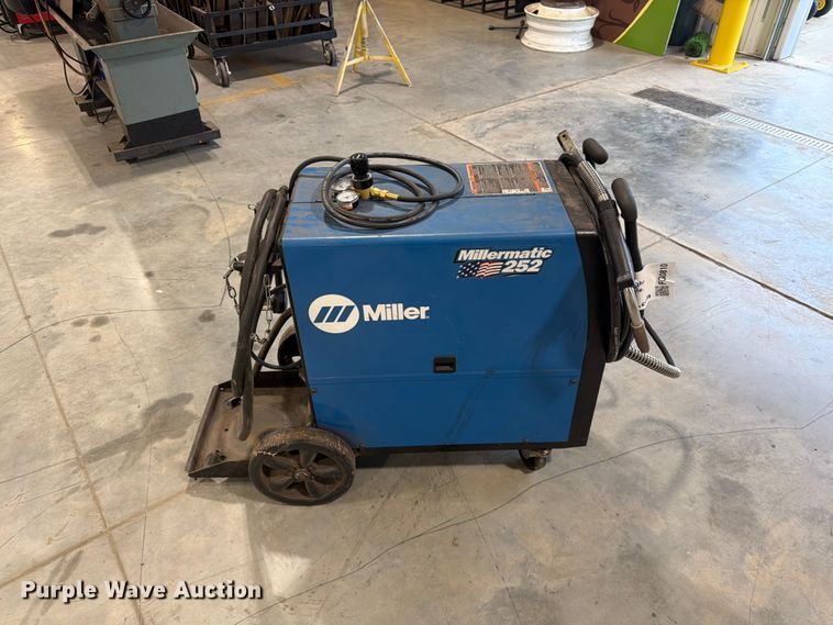 image for item FG0810 Miller Millermatic 252 welder