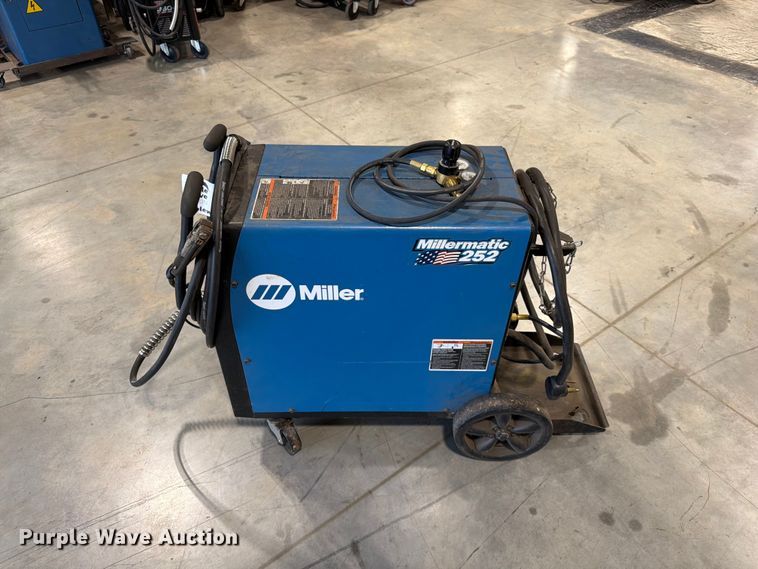 image for item FG0810 Miller Millermatic 252 welder