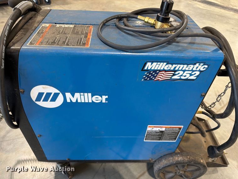 image for item FG0810 Miller Millermatic 252 welder