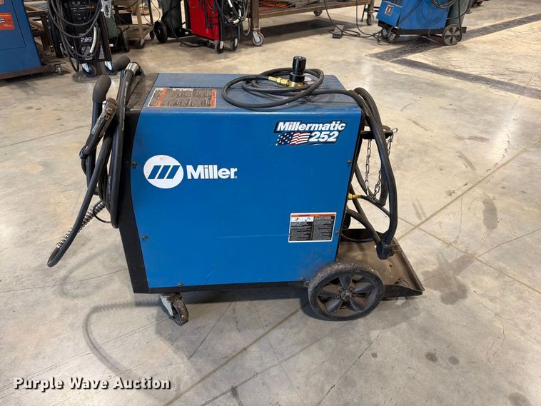 image for item FG0810 Miller Millermatic 252 welder