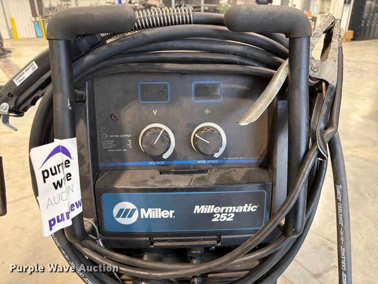 image for item FG0810 Miller Millermatic 252 welder