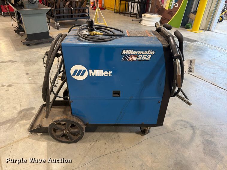 image for item FG0810 Miller Millermatic 252 welder
