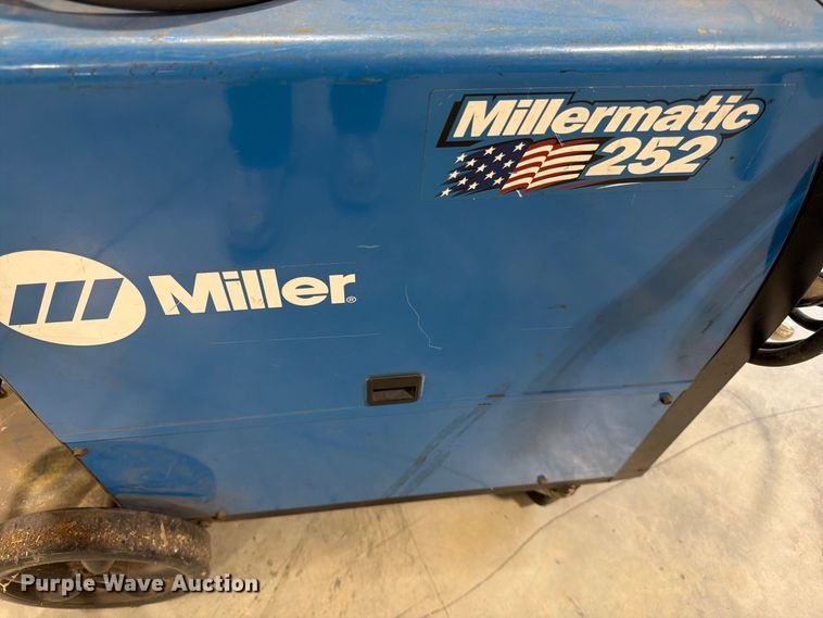image for item FG0810 Miller Millermatic 252 welder